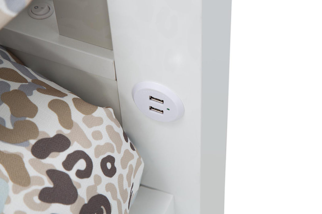 Sky Tower Queen Upholstered Platform Bed In White Cloud